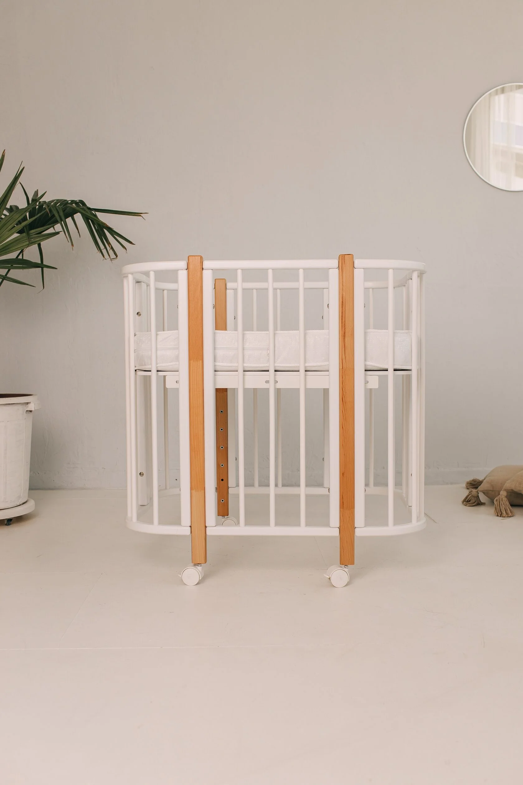 49799383 Кроватка КАРАМЕЛЬ с комплектом матрасов и маятником 1