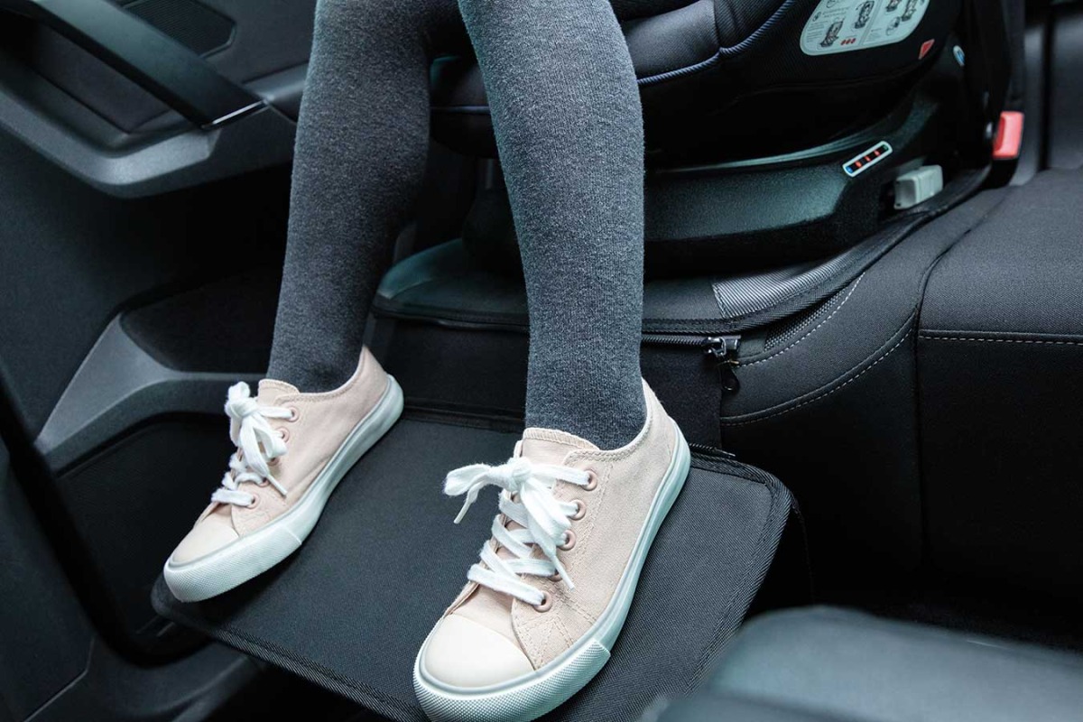 22178_9_wst Защитная накладка Osann для автомобильного сиденья с подножкой FeetUp 10