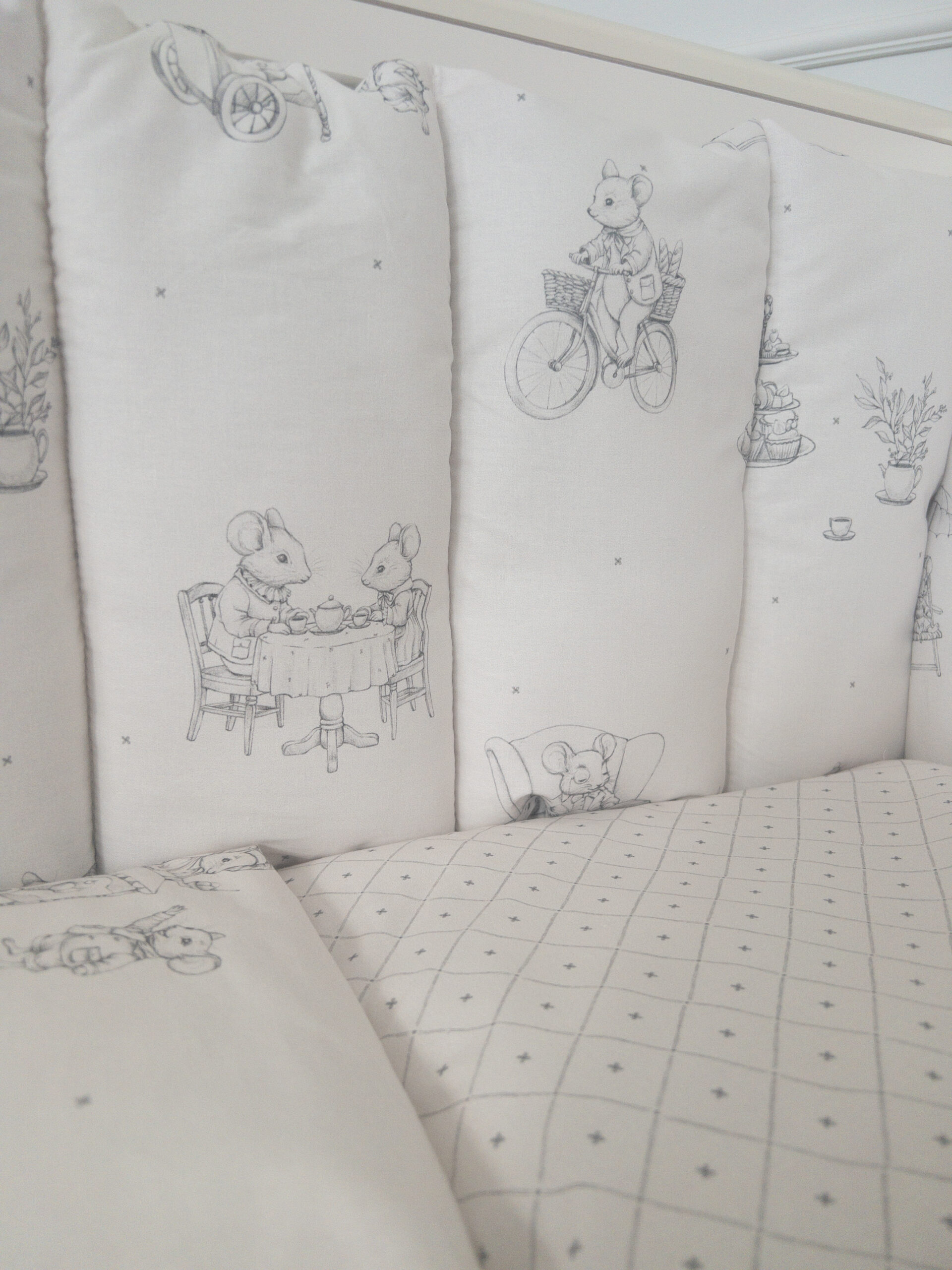 IMG_5852 КПБ 6 предметов для прямоугольной кроватки Lappetti "Мышкины каникулы" 4