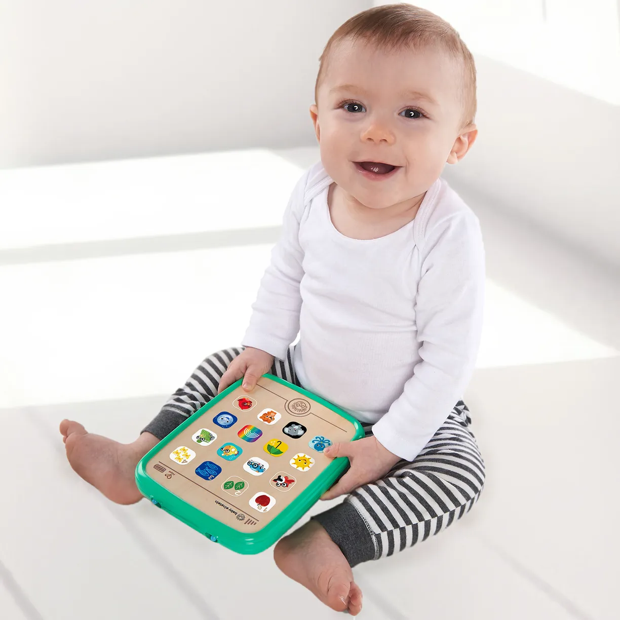 S8ua3JfAyxW2ubYbaMafQGFX6FVLjbFF0HyHQFN0Qe4= Игрушка музыкальная Hape развивающая, сенсорная "Планшет" 8