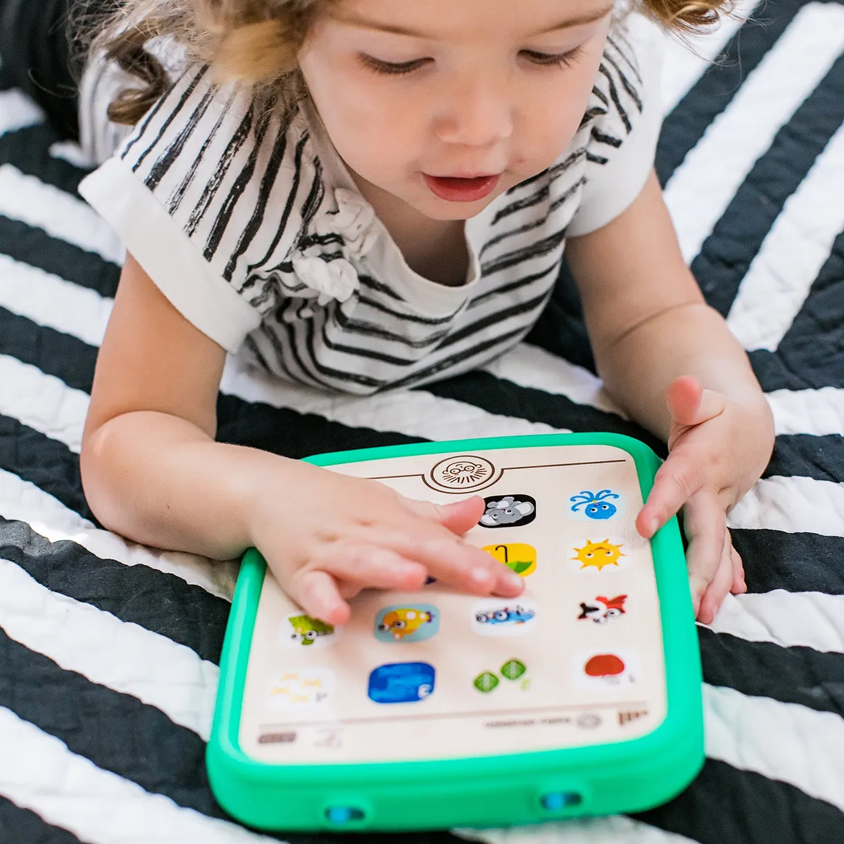 UMyDNC3l8b354iruuQX3EWqZ8TVrNfnbd-zz5icQdXE= Игрушка музыкальная Hape развивающая, сенсорная "Планшет" 2