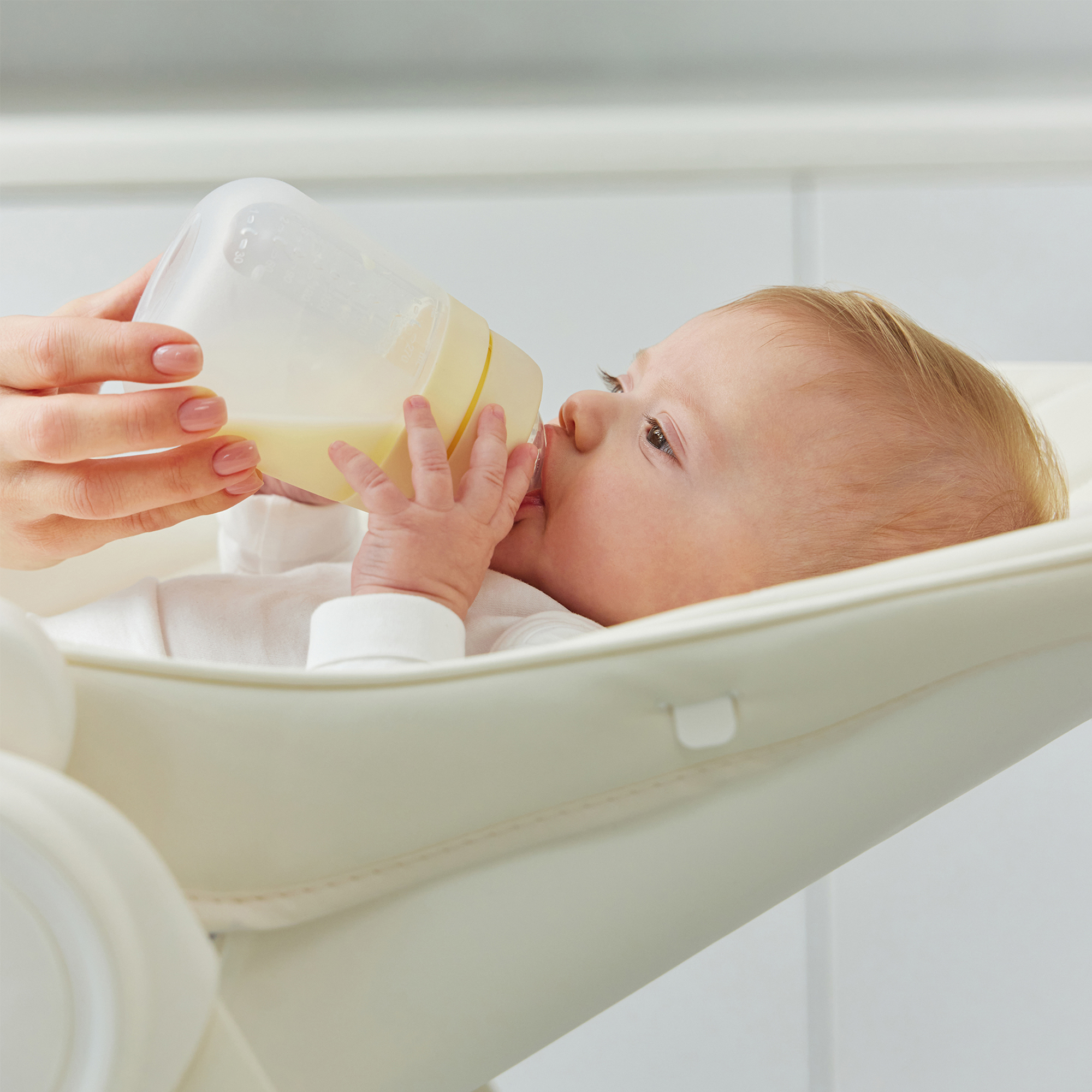 1c3od2sg2j2qo33v6sgywvyk5rn97wpm Бутылочка Happy Baby силиконовая с крышкой и 2 силиконовыми сосками, 270 мл 4