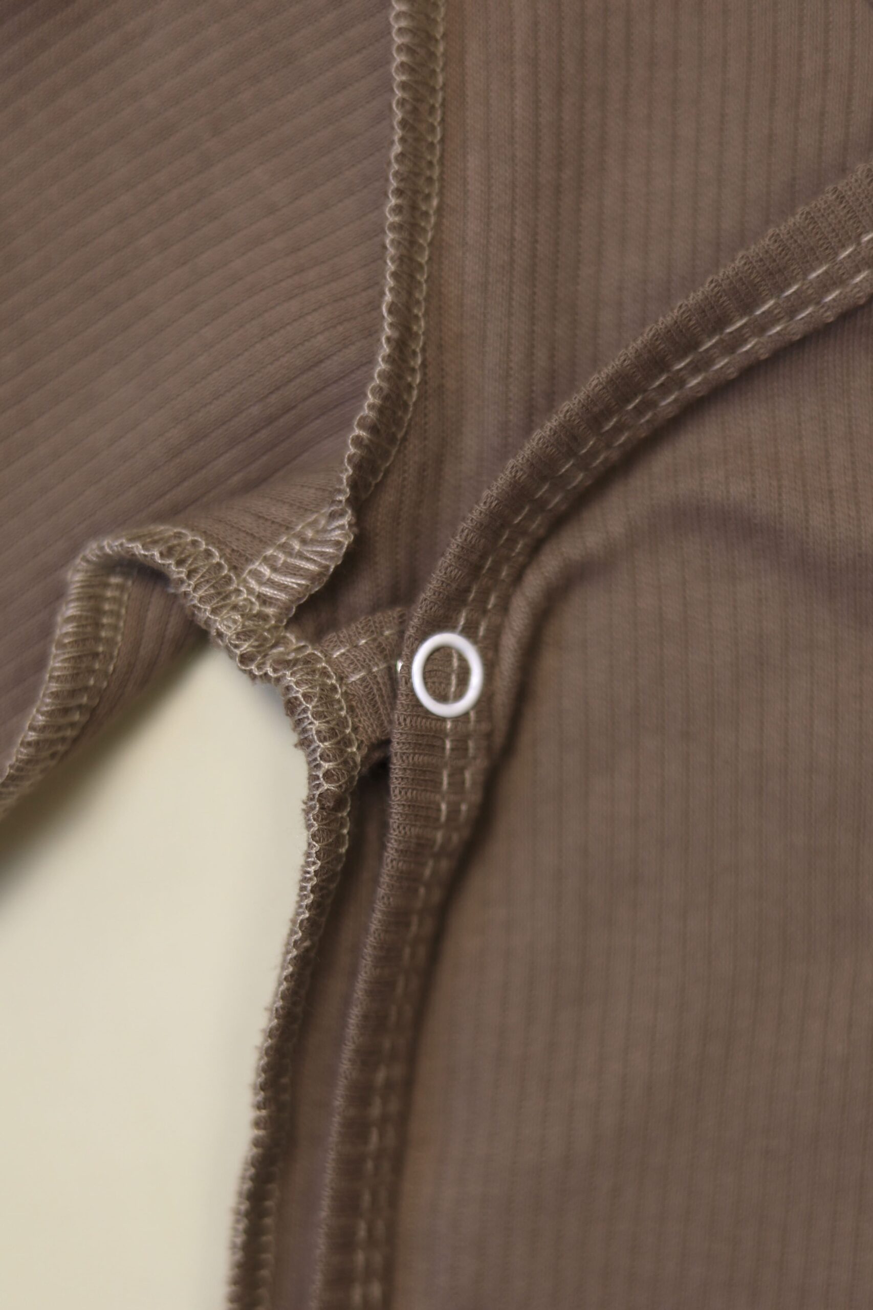 Bodi MATUSHKIN na zapah, dlinnyj rukav, shvy naruzhu, interlok-lapsha(2) Боди MATUSHKIN на запах, длинный рукав, швы наружу, интерлок-лапша, цвет капучино