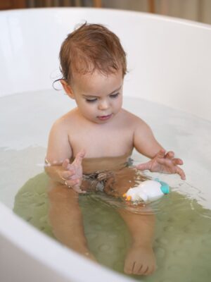 Набор заводных игрушек для ванной Happy baby DUCKLINGS (м) 14 Набор заводных игрушек для ванной Happy baby DUCKLINGS